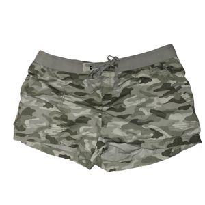 A.n.a. Brand Camo Shorts with Front and Rear Pockets Ladies Plus size 18